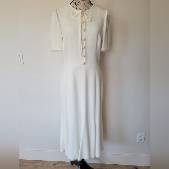 Dolce& Gabbana Bow-Emblished Cady Midi Dress. Size 44(Italian) to 8 US . - Picture 6 of 16